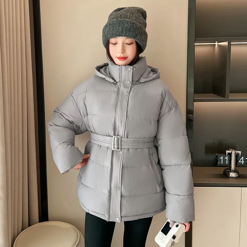 PinkyIsBlack Giacca imbottita con cappuccio staccabile da donna 2025 Nuovo autunno inverno Piumino Cappotto Abbigliamento invernale da donna con cintura