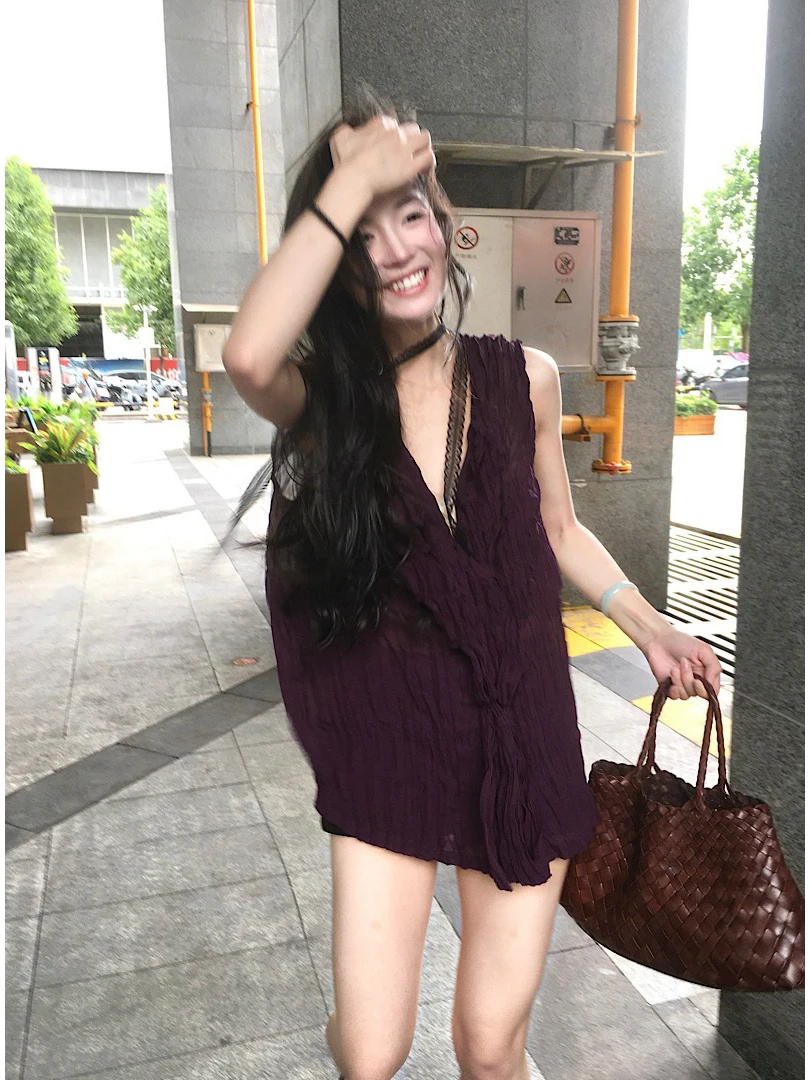 

DIGEv Women's Summer Thin V-Ne Bubble Svel Vest High-End Personali Design Faionable Outerwear Top