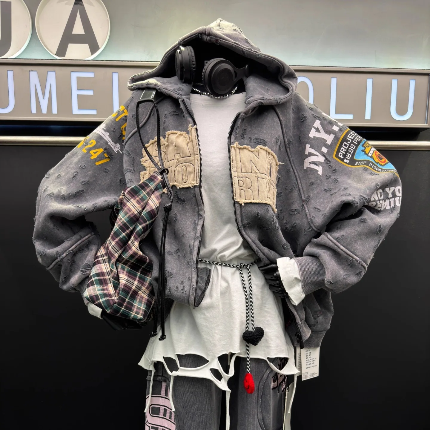 السلع الأوروبية الرمز البريدي هوديي 2025 شتاء جديد الثقيلة التطريز رسالة مقنعين الصوف البلوز للنساء سترة عادية فضفاضة #2