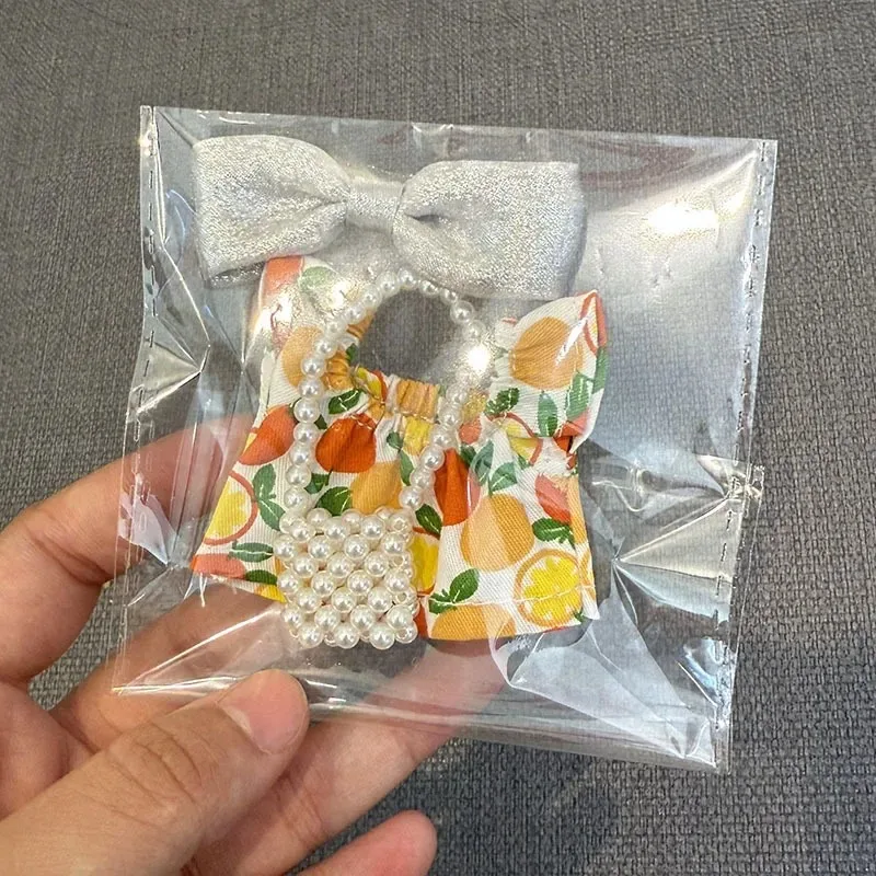 ชุดกระโปรงลายดอกไม้ 3 ชิ้น สำหรับตุ๊กตา Labubu ขนาด 10 ซม. รุ่น 4.0 พร้อมเข็มกลัดติดเสื้อผ้า  ชุดเสื้อผ้าตุ๊กตา อุปกรณ์เสริมตุ๊กตา Labubu