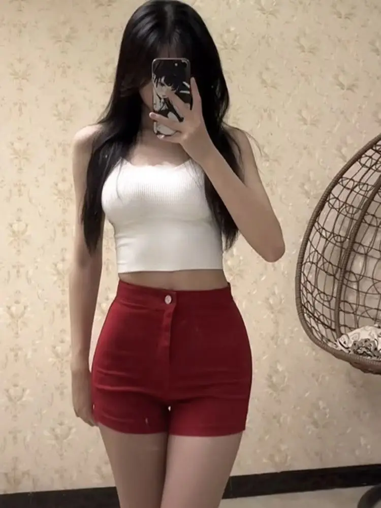 Amerikanische Retro-Jeans-Shorts mit würzigem Mädchen in Rot für Damen im Sommer, hüftumarmend, hohe Taille, schlankmachende und enge, elastische Hotpants