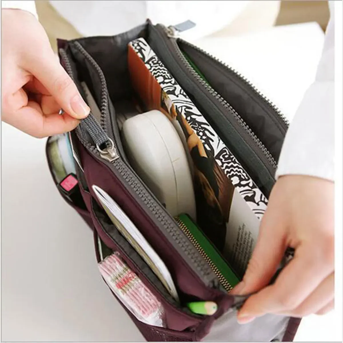 A solid color portable multifunctional travel storage bag, dual zipper middle bag, multifunctional travel toilet bag-LIU