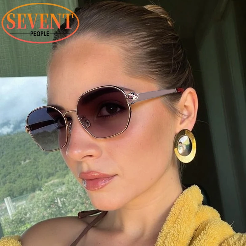 

Classic Square Sunglasses Women 2025 Luxury Brand Vintage Metal Frame Outdoor Sun Glasses Trendy Driving Shades For Ladies UV400