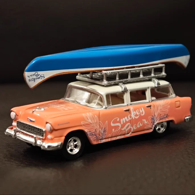 

1:64 1955 Chevrolet Two Ten Townsman w with roof rack and canoe Advanced Collection Ornament Car Models