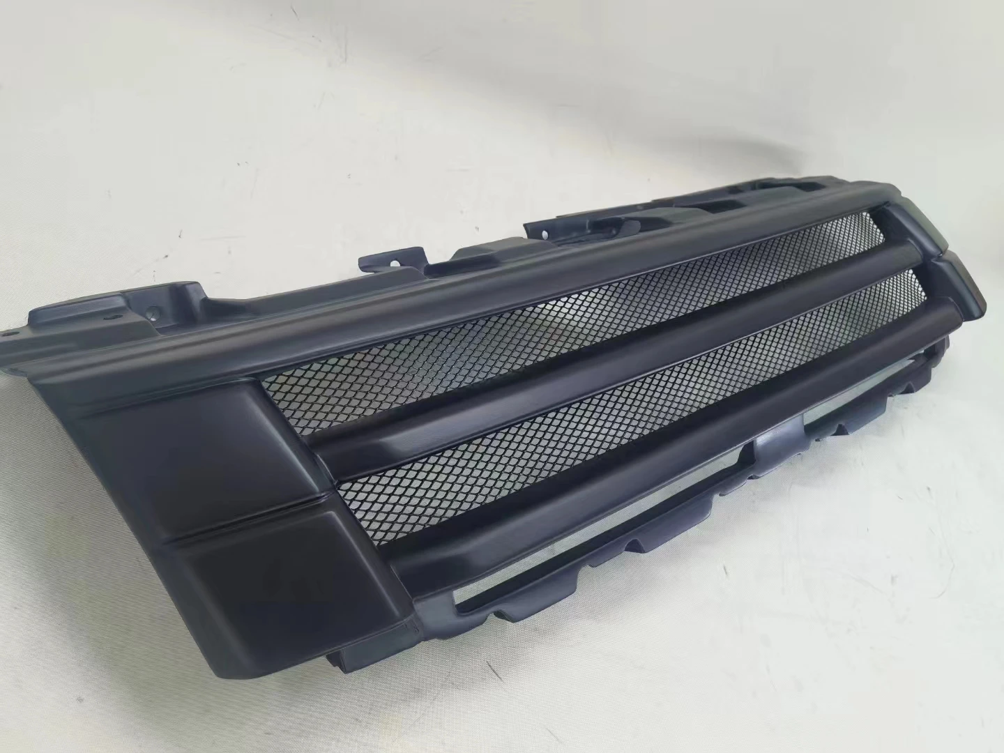 Radiator Grille Car Front Bumper Grill Mask  for Mitsubishi Pajero V93 V97 Car Accessories