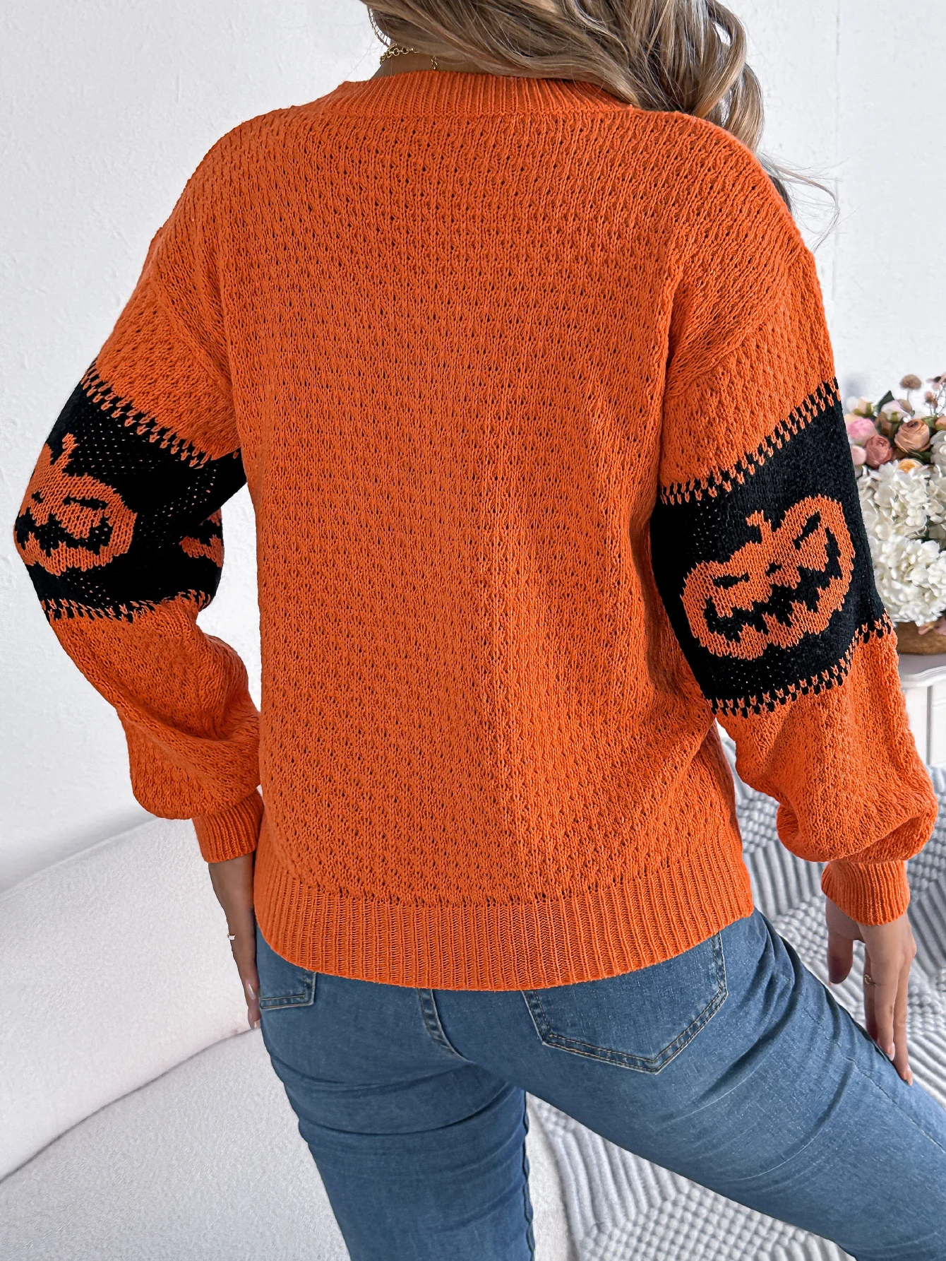 Halloween Women\'s Casual Autumn and Winter Elegant Contrasting Pumpkin Pattern Long Sleeved Pullover Sweater