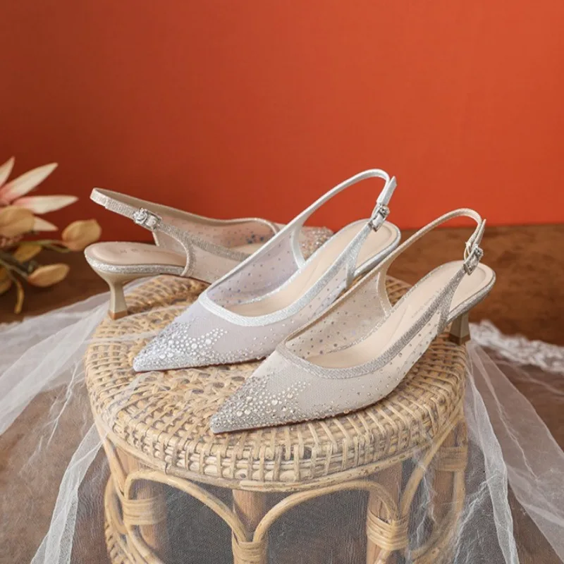 

Женские летние босоножки на тонком каблуке с острым носком, сетчатые, полностью инкрустированные стразами, свадебные туфли, женские элегантные босоножки на высоком каблуке с открытой пяткой