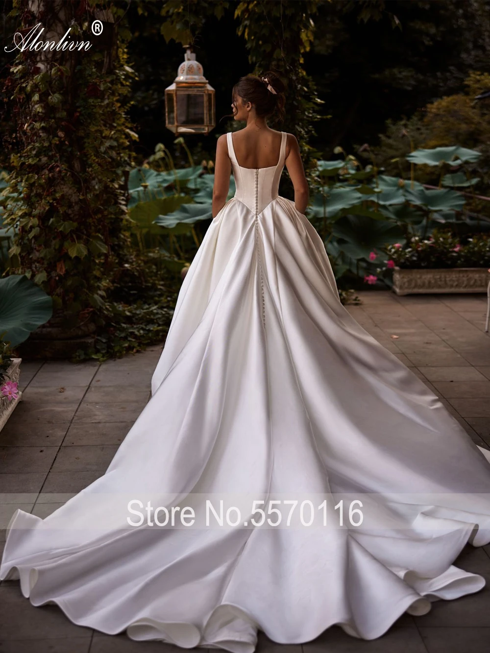 ชุดแต่งงานทรงบอลกาวน์แบบสายเดี่ยวผ้าซาตินสั่งตัดพิเศษจาก Alonlivn พร้อมจีบละเอียดอ่อนสำหรับเจ้าสาวสไตล์เจ้าหญิง