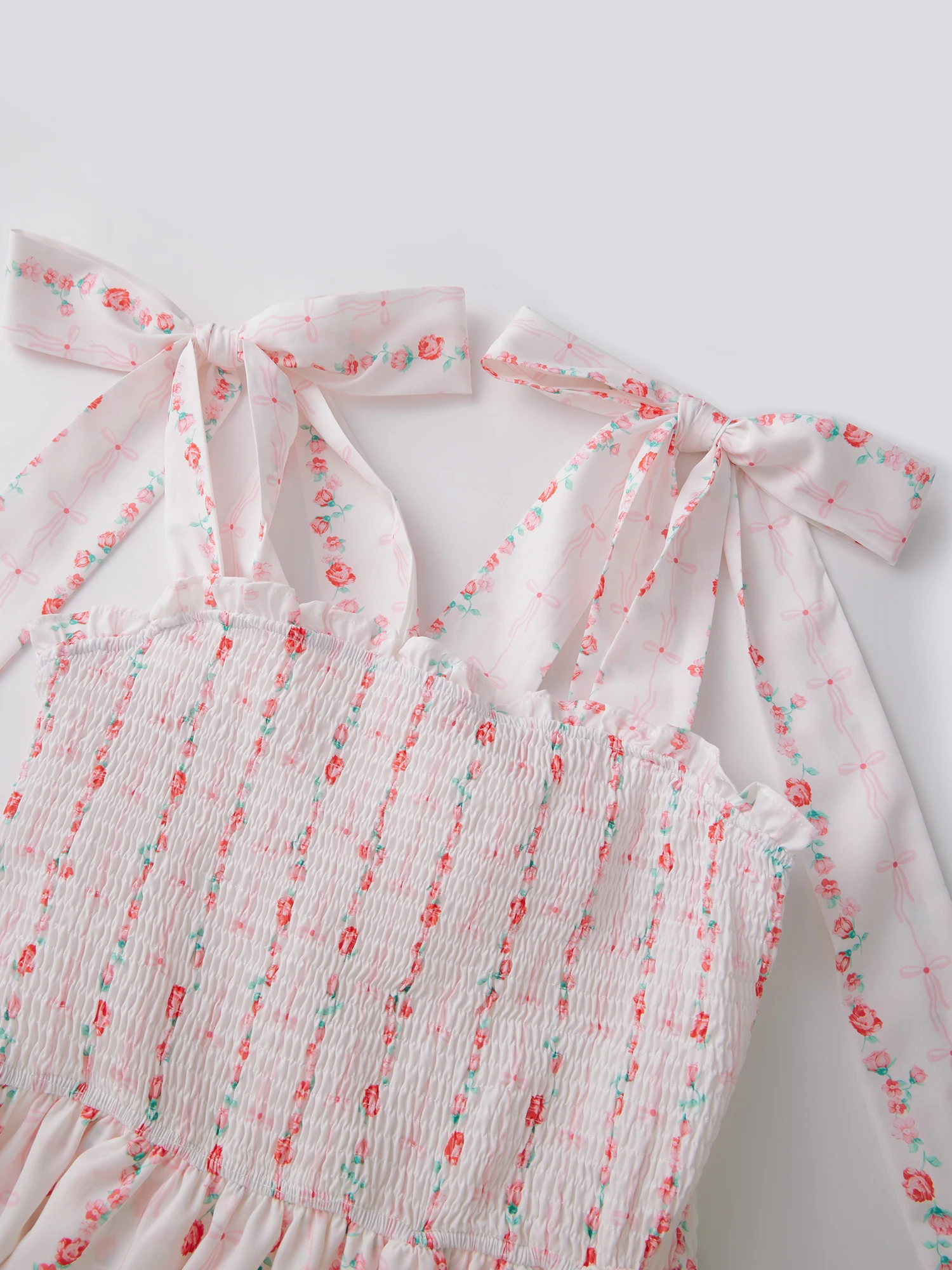 Vestido camisola sin mangas con estampado floral para mujer, escote cuadrado ahumado y detalle de hombros con lazo, silueta de corte A con corto