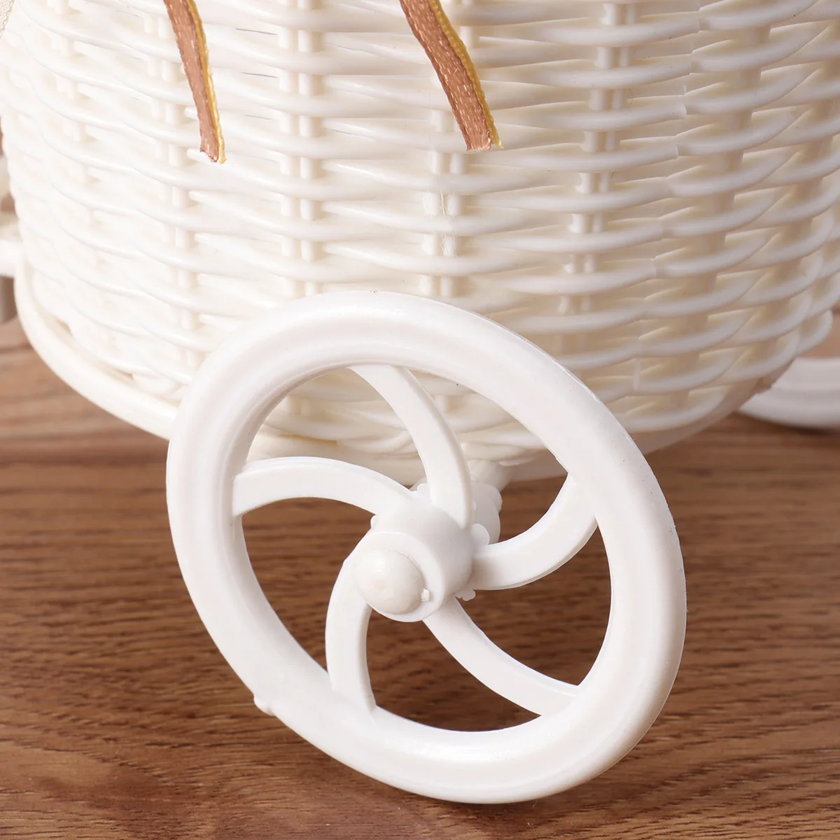

1Pcs Tricycle Flower Basket Rattan Handcrafted Large White Decoration Wedding Party Home Candy Gift Holder