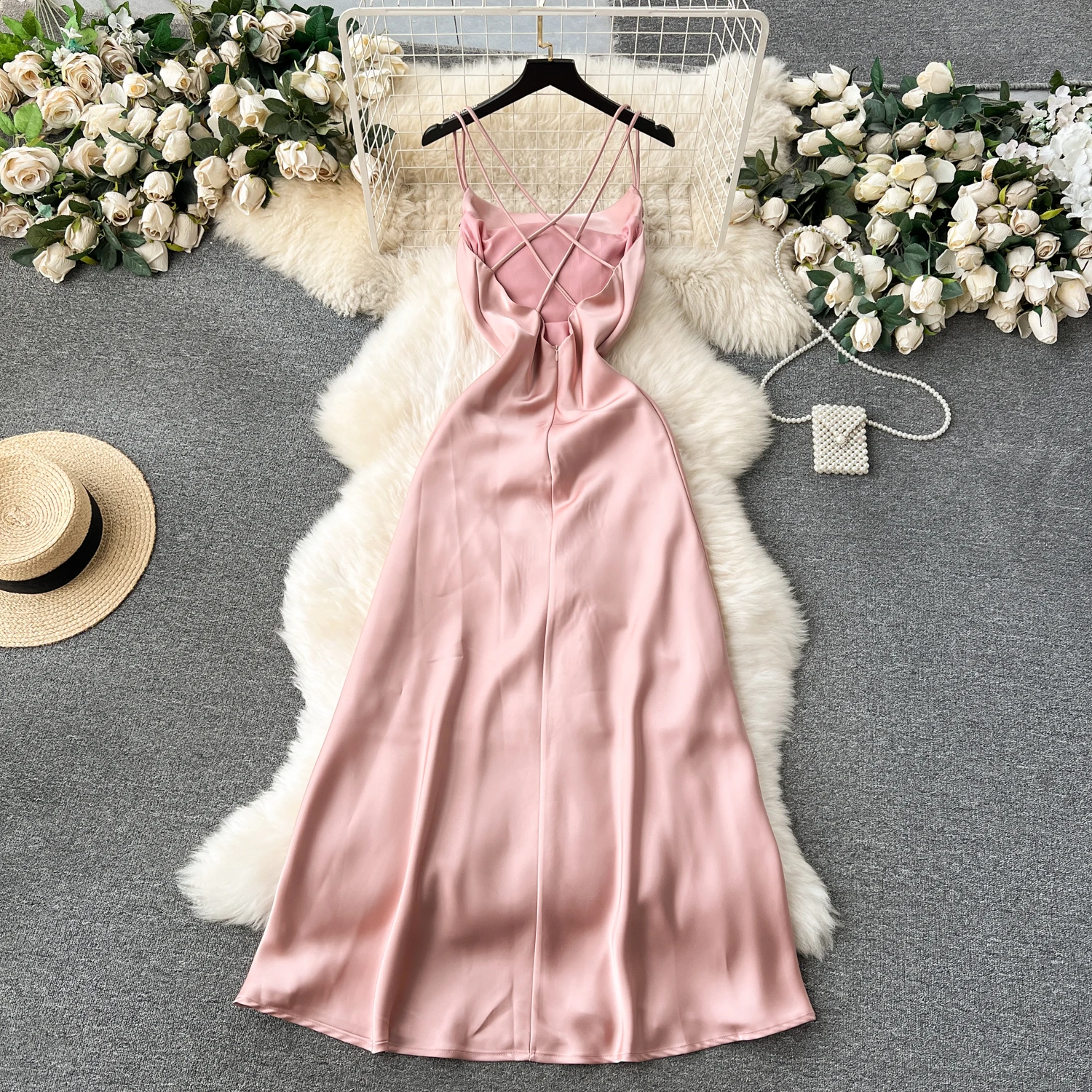 シックなセクシーなヴィンテージ中空アウトノースリーブバックレスサテンエレガントなフレンチファッションビーチカジュアル夏の女性のドレス