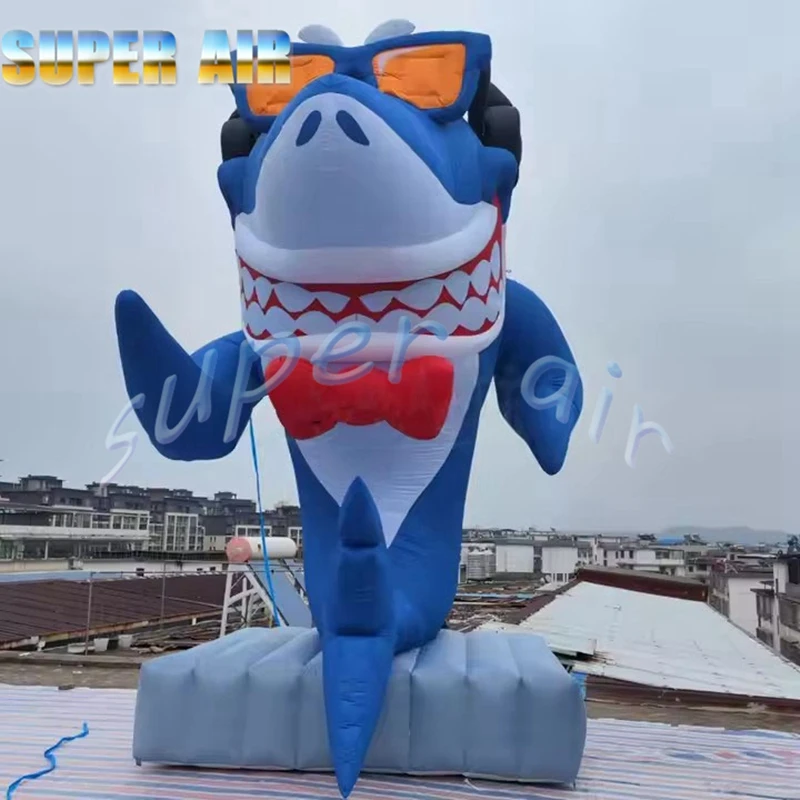 Ozean-Themenpark-Dekoration, aufblasbares Hai-Modell, das eine Brille für die Beurs trägt