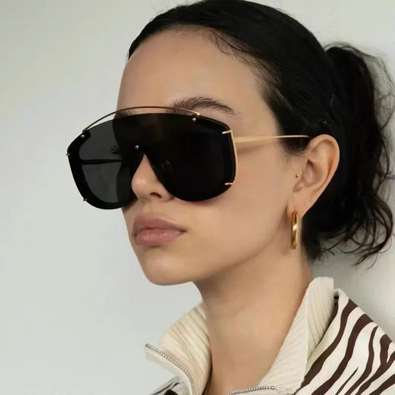 

Trendy Large Frame One-piece Sunglasses Metal High-end Feel Ins Sunglasses Personalized Outdoor Women Sunglasses UV400