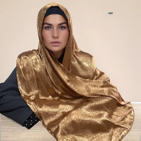 고품질 프리미엄 새틴 Hijab 잎 인쇄 Hijab 일반 말레이시아 여성 스카프 새틴 목도리 럭셔리 실크 새틴 랩