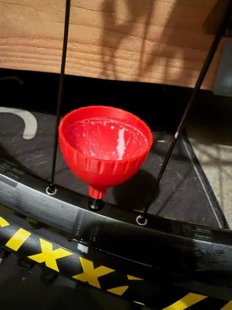 AliExpress NONE portableTire Sealant Funnel with Universal Valve Stem Adapter Lightweight Practical Tool for Outdoor Bike Tire Emergency Repair