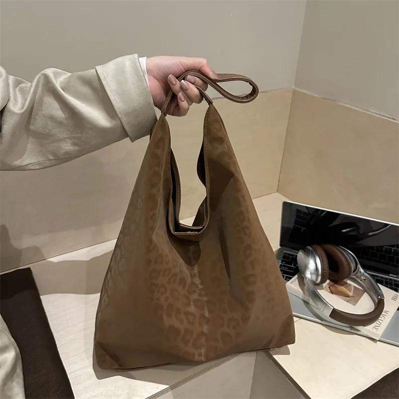 new-stylish-versatile-casual-tote-bag-fashion-sophisticated-solid-color-shoulder-bag-stylish-leopard-print-women's-shoulder-bag