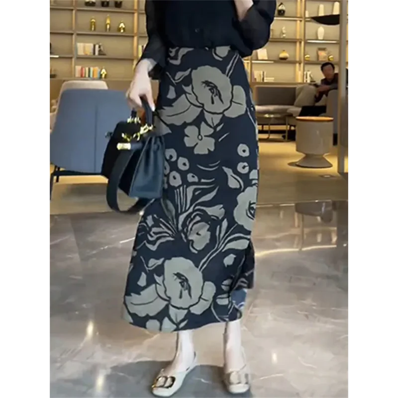 

Women's Black & White Floral Print High Waist Maxi Skirt Satin-Like Fabric Slim Fit Elegant Long Skirt
