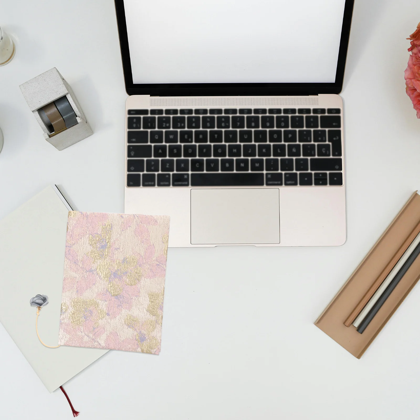 布製ブックカバー サテン製 伸縮性 調整可能 保護スリーブ 大型教科書用 ハードカバー本用プロテクター