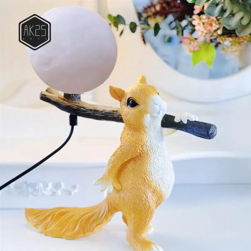 

AK25-Resin Squirrel Mini LED Night Light Children's Room Table Lamp Animal Squirrel Desk Lamp Bedside Lamp Home Decor