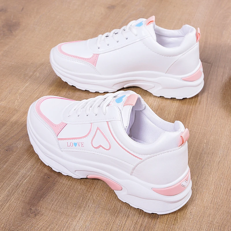 Scarpe da papà alla moda con punta tonda Nuove scarpe bianche da studente con suola spessa primaverile, scarpe sportive e casual comode/resistenti all'usura