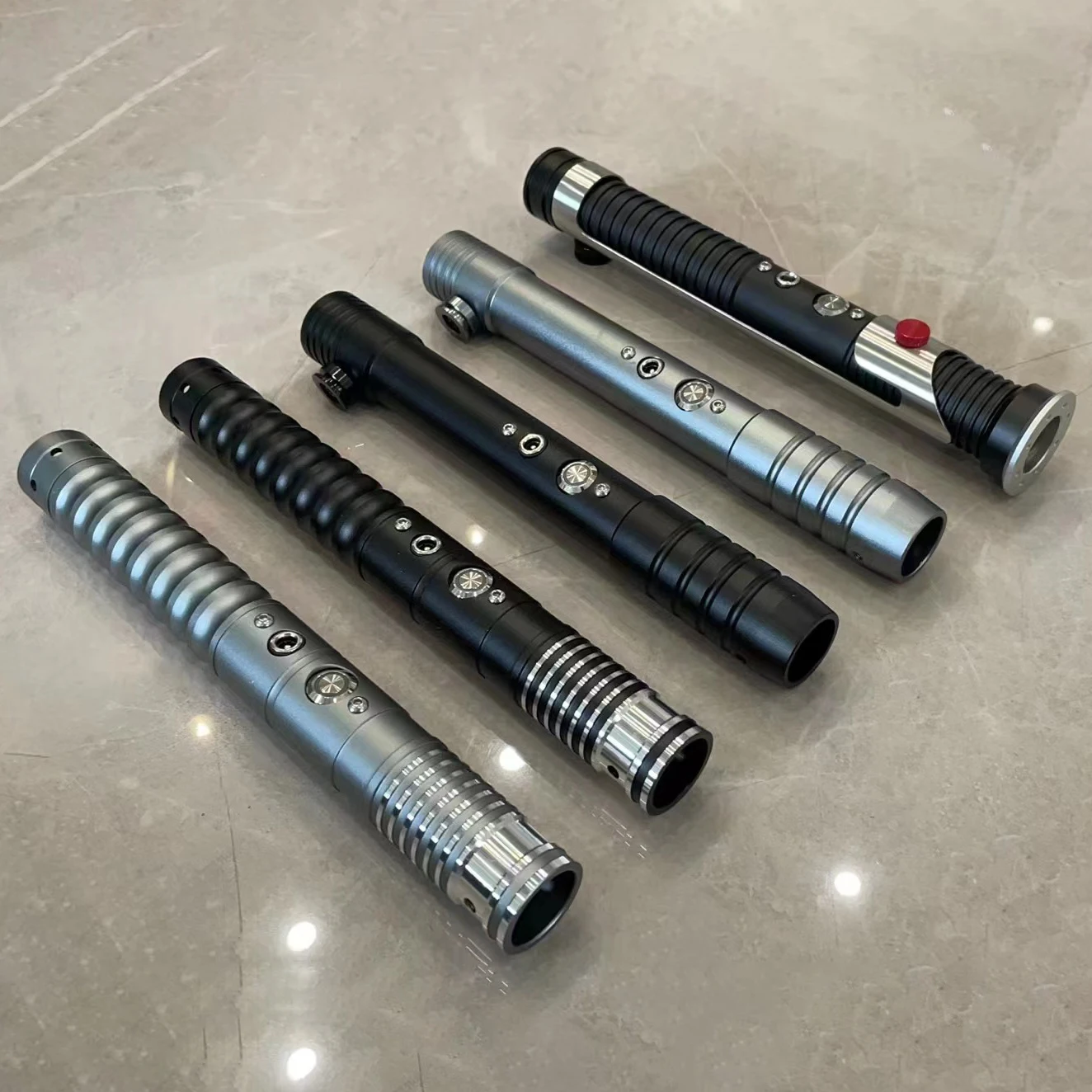 ضوء السيف بالليزر RGB من Light Saber لعبة السيف مع ضوء متدرج ضوء التنفس وظيفة كتم الصوت نسخة مطورة