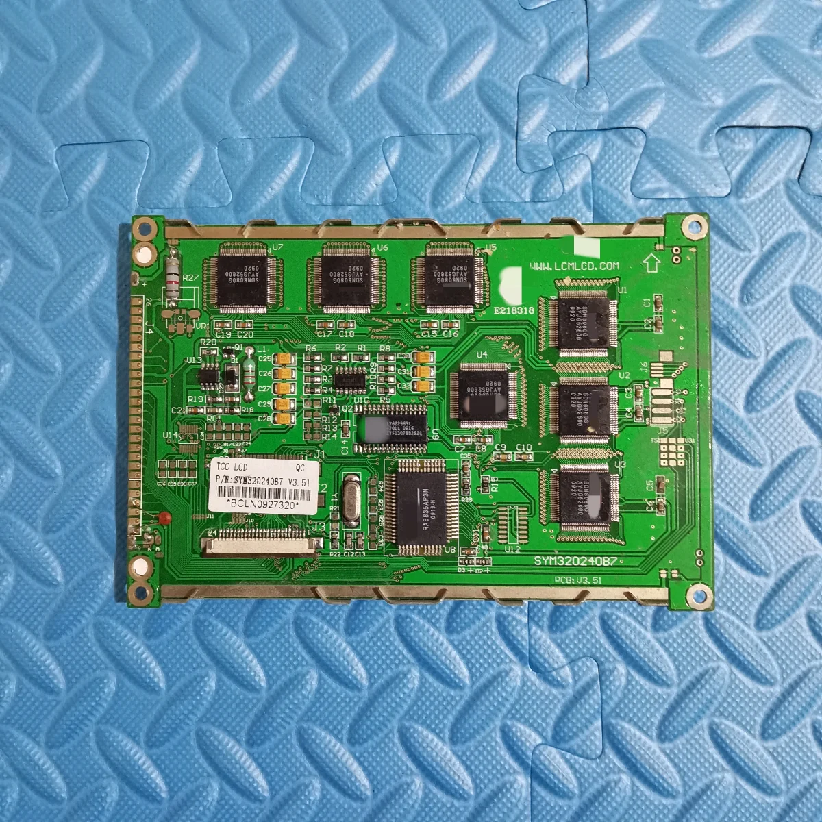 

100% original SYM320240B7 V3 LCD display screen