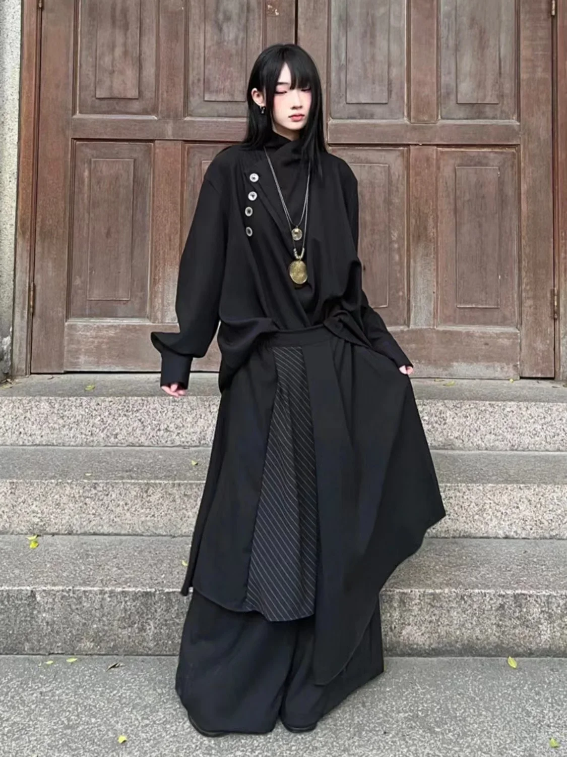 السراويل زي القوطية الظلام سلسلة المتخصصة أزياء الفتيان الفتيات الملابس 2025 جديد النمط الصيني بدلة سوداء الرجال وهمية قطعتين تنورة
