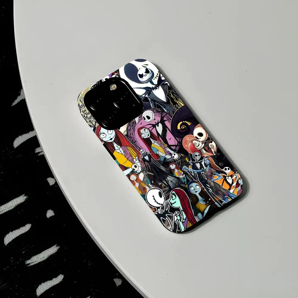 Etui na telefon z motywem filmu Miasteczko Halloween (Nightmare Before Christmas) z Jackiem, twarde, wykonane z PC, do iPhone'a 16 Pro Max, 17, 16, 15, 14, 13, 12, 11 Pro Max Plus, błyszczące, z wysokiej rozdzielczości (HD). — zdjęcie produktu 3