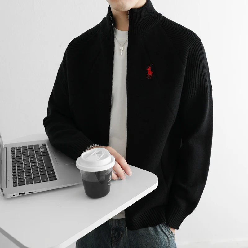 Giacca cardigan lavorata a maglia per la primavera e l'autunno Maglione con colletto rialzato con cerniera semplice e alla moda di fascia alta