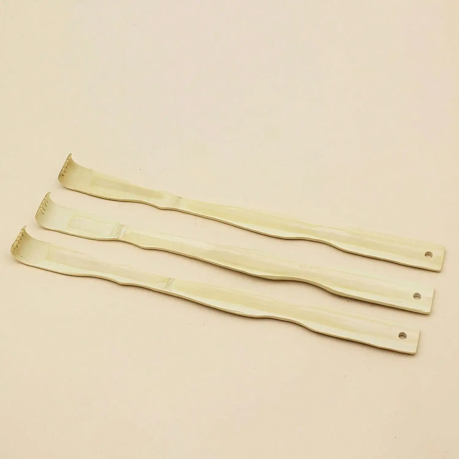 

Массажер для спины из натурального бамбука, набор из 3 предметов, прочный и долговечный, может самомассаж и снятие свербляния спины. Лучший подарок