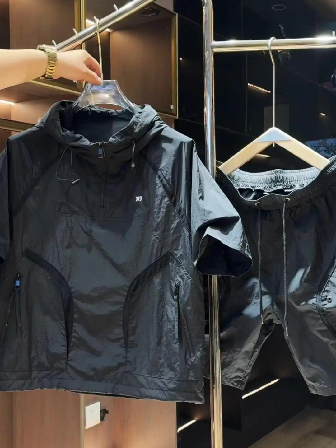 

Летний повседневный спортивный костюм из быстросохнущей ткани: свободный крой, комплект из пяти предметов (футболка, шорты, брюки), молодежный, из полиэстера