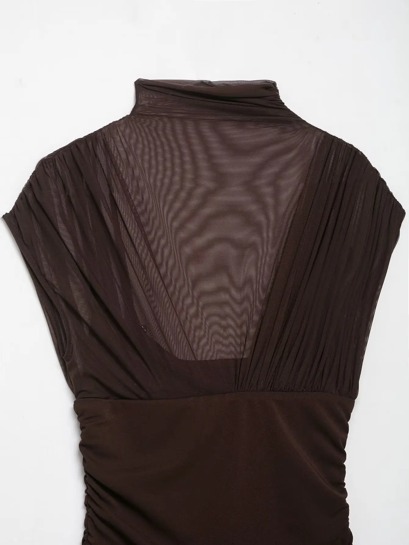 فستان طويل نسائي صيفي جديد مثير ونحيف موديل 2025 بياقة نصف عالية بدون أكمام شبكي