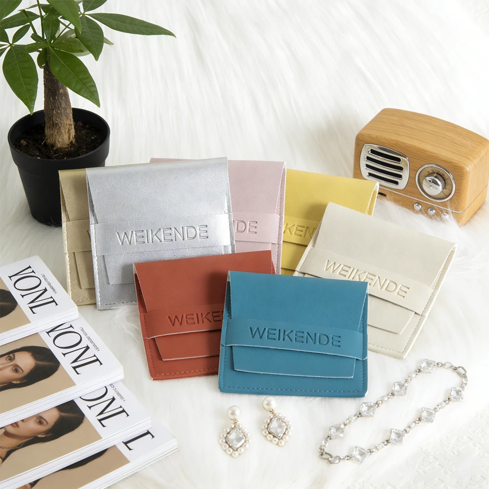 

50/100 шт., сумка из искусственной кожи с логотипом, 8x8 см, сумки для упаковки ювелирных изделий, мини-кольцо, серьги, браслет, кулон, пылезащитный подарочный чехол