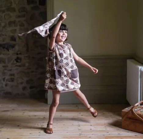 Preventa (envío en mayo) 2025, vestido ahumado de verano para niñas, camisas estampadas y traje de falda, ropa para niñas pequeñas, pantalones, pañuelo para la cabeza