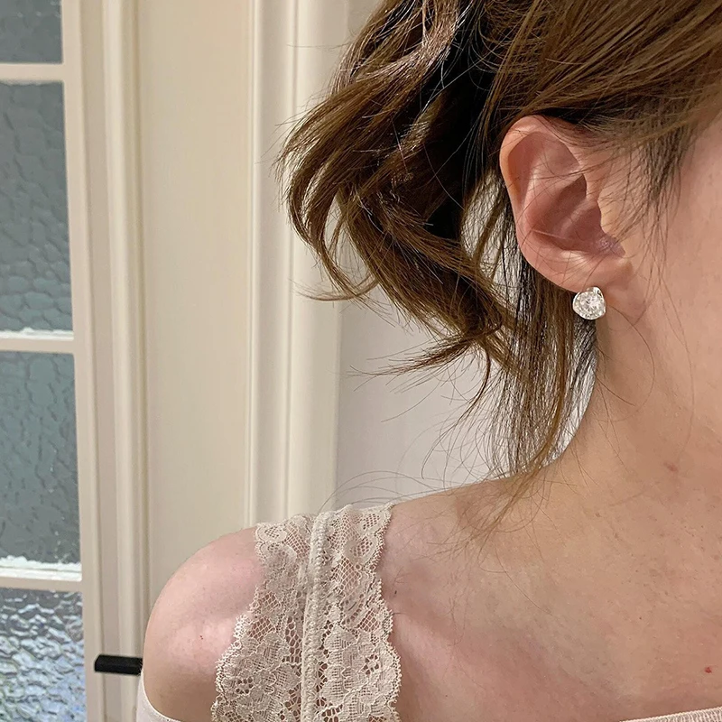 Schlichter, stilvoller Mini-Ohrclip mit funkelndem Zirkonia – Trendiger Metallschmuck 2026 für Damen – Vielseitige Mode-Ohrringe für den Alltag – Detail 7