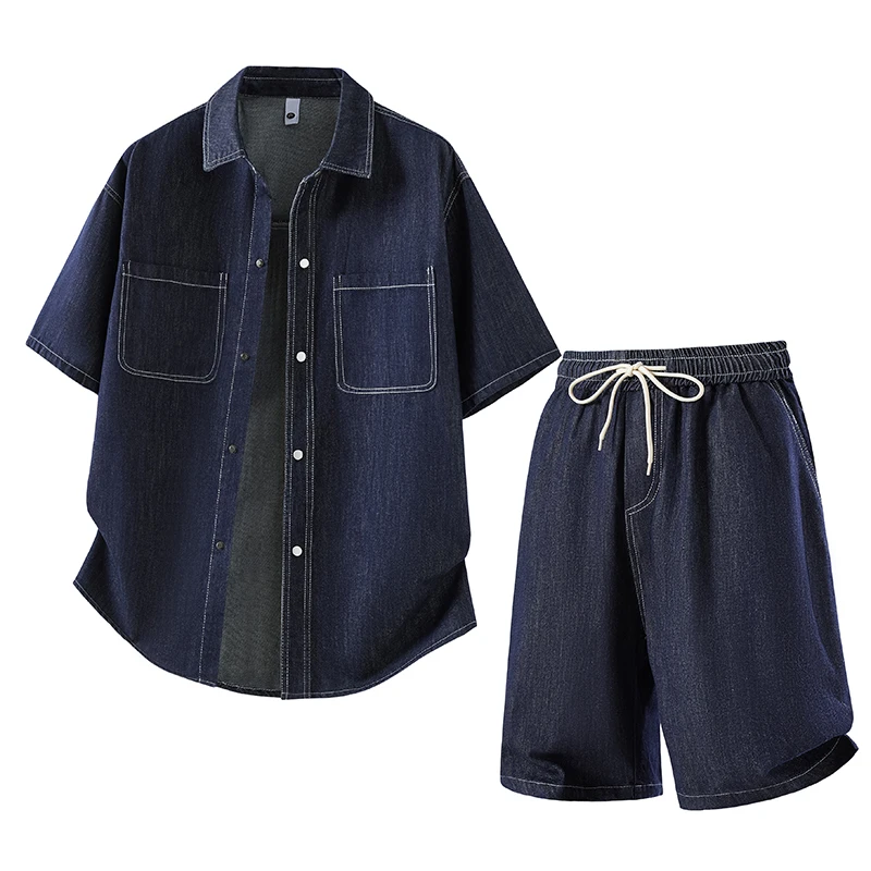 

Летний мужской комплект из джинсовой рубашки с коротким рукавом и шорт: стильный, элегантный, универсальный и модный.