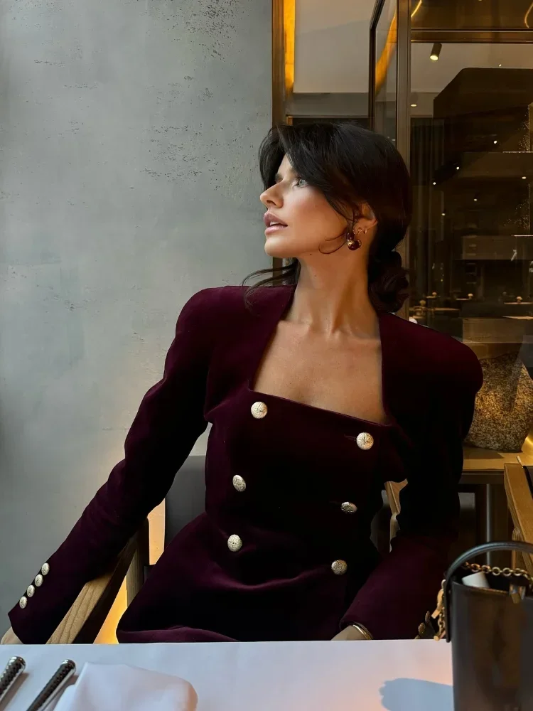 Elegant Burgundy Velvet Square Neck Shirt Pant Set Fashion Square Neck Metal Buttons Slim Long Sleeve Tops Short Pants Suit