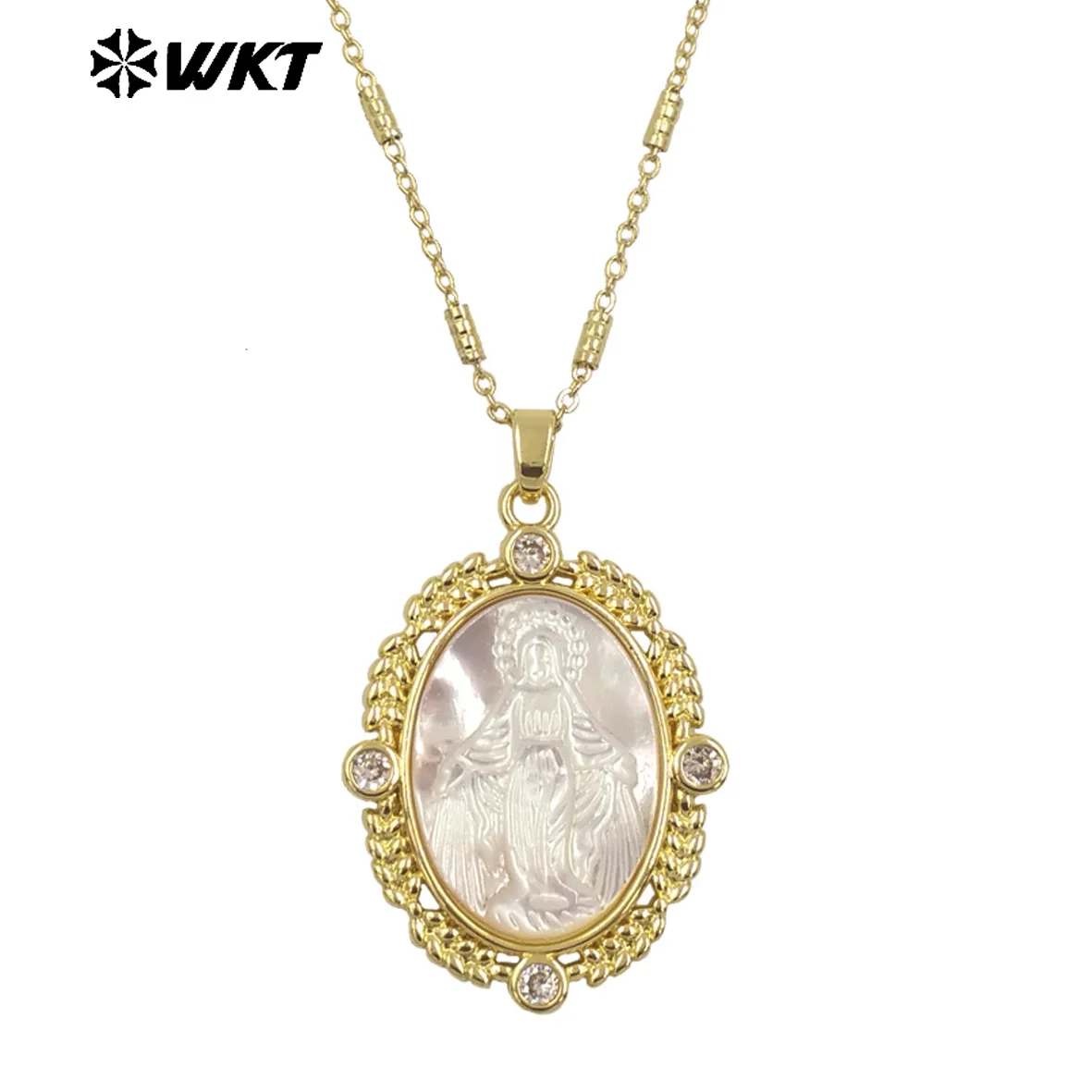 

WT-JN272 2024 Vintage Metal Lace Edge Craft Natural Shell With Pattern Carved Necklace And Zircon Inlaid Exquisite Jewelry