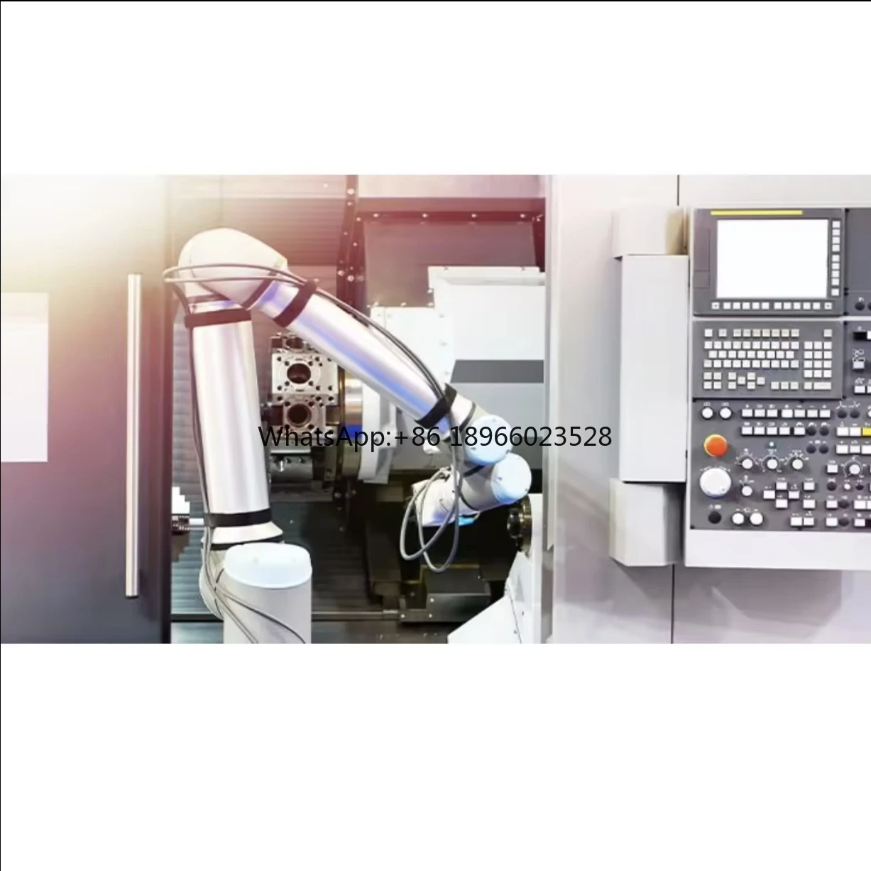 Torno CNC horizontal de alto desempenho chinês com robôs universais UR5 Cobot Braço para moagem CNC da indústria automotiva