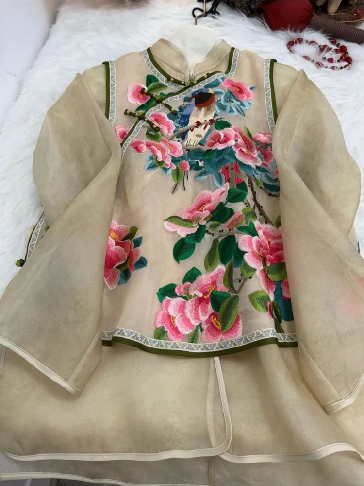 

A beautiful and youthful top with slanted lapel embroidered on silk organza