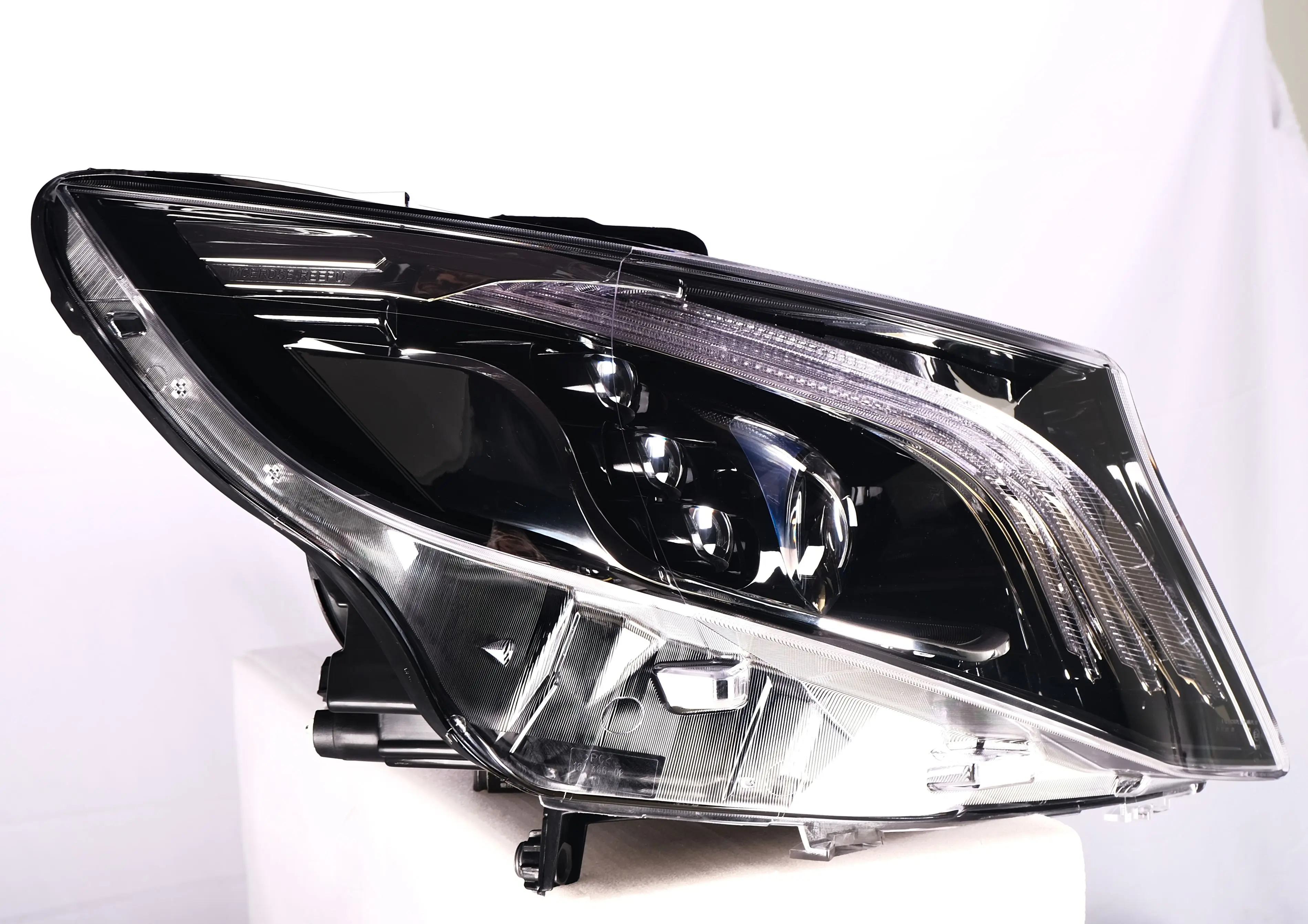 KQX Luxury Style 12V 6000K LED Headlight Assembly for Mercedes-Benz V-Class Modified Into FOR Maybach-style MPV (New)