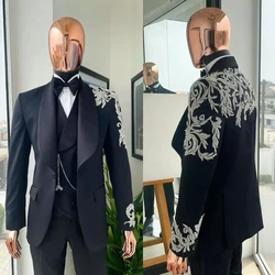 Men Suits Tailor-Made 3 Pieces Blazer Vest Pants One Satin Button Sheer Lapel Gold Appliques Business Wedding Plus Size Tailored