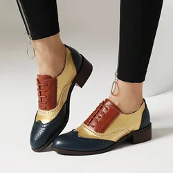 2024 nuove scarpe da donna primaverili e autunnali, grandi dimensioni 36-46 lunghezze dei piedi di mocassini impiombati da 23-28cm Retro Lace up Hollow Brogue