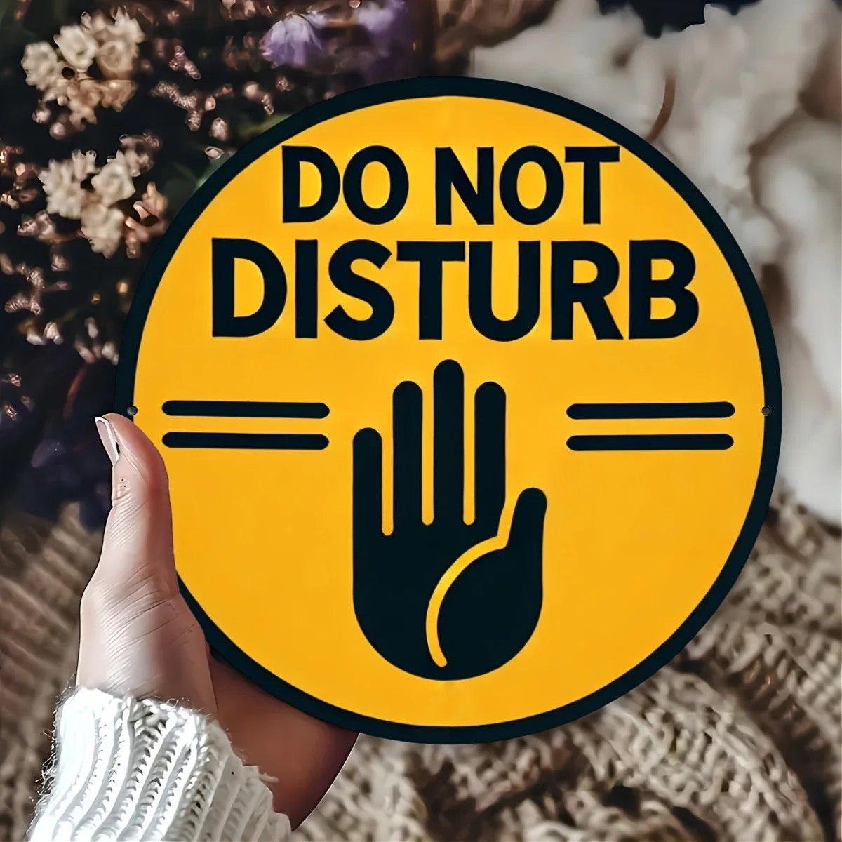2D Flat Printed Metal Sign, a Vintage Round Sign That Reads 'Do Not Disturb
