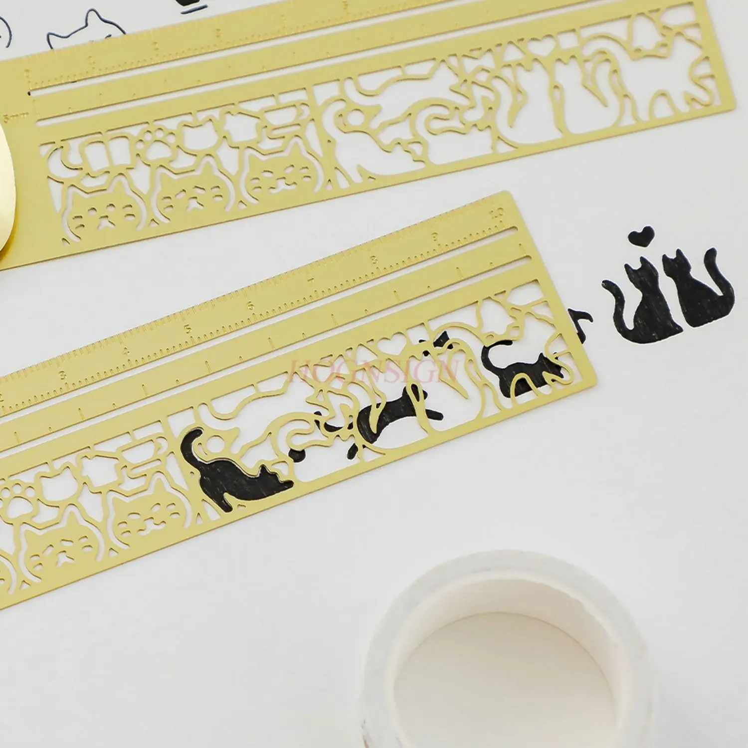 1pcs Cute cat metal hollow bookmark style hand account drawing ruler multifunctional DIY hand account template ruler book clip