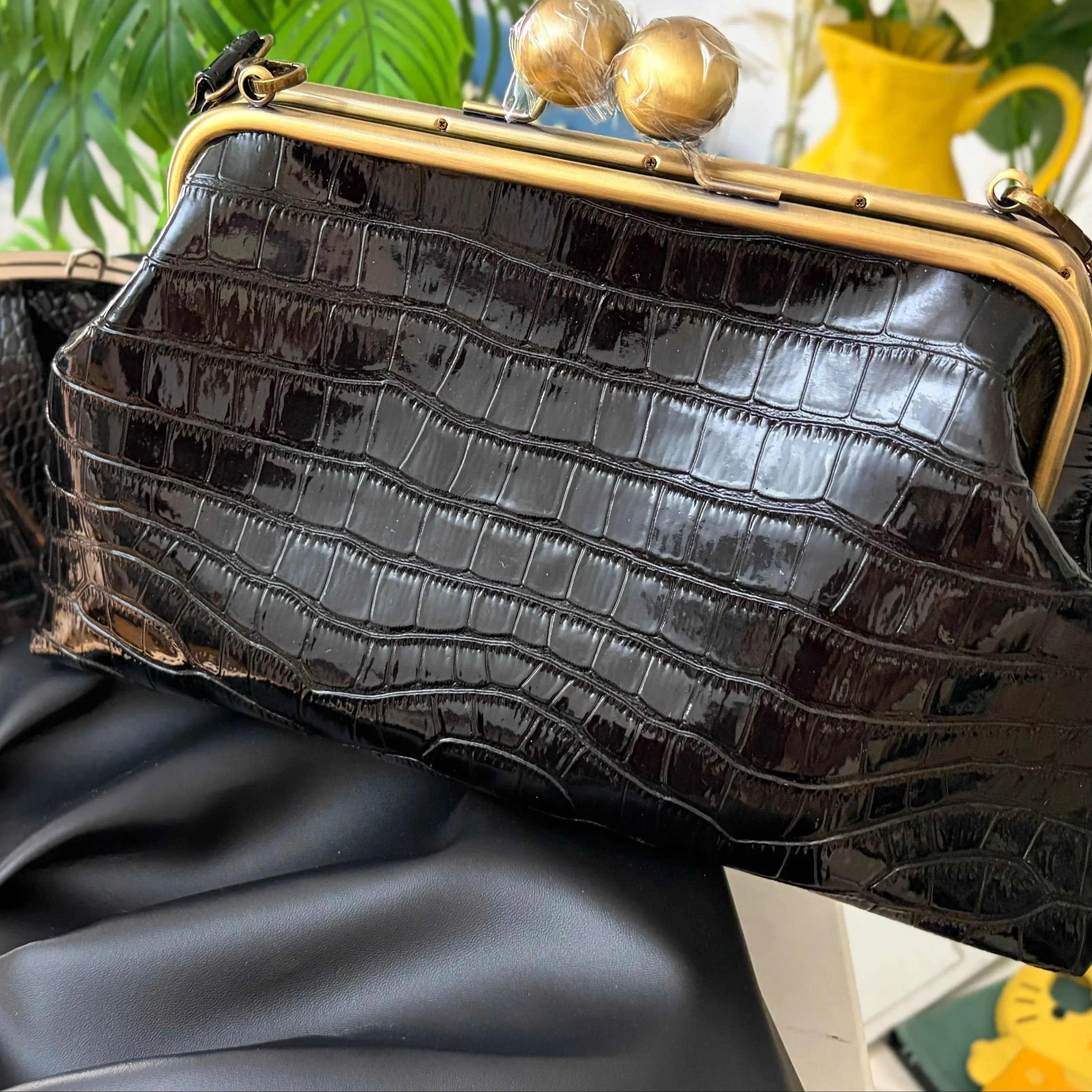 LOST IN VINTAGE Blck Leather Bag 37x20x12cm Soft Smooth Owl Bag Big Kiss Lock Balls Bronze Kiss-lock Anqitue Large Frame Clutch