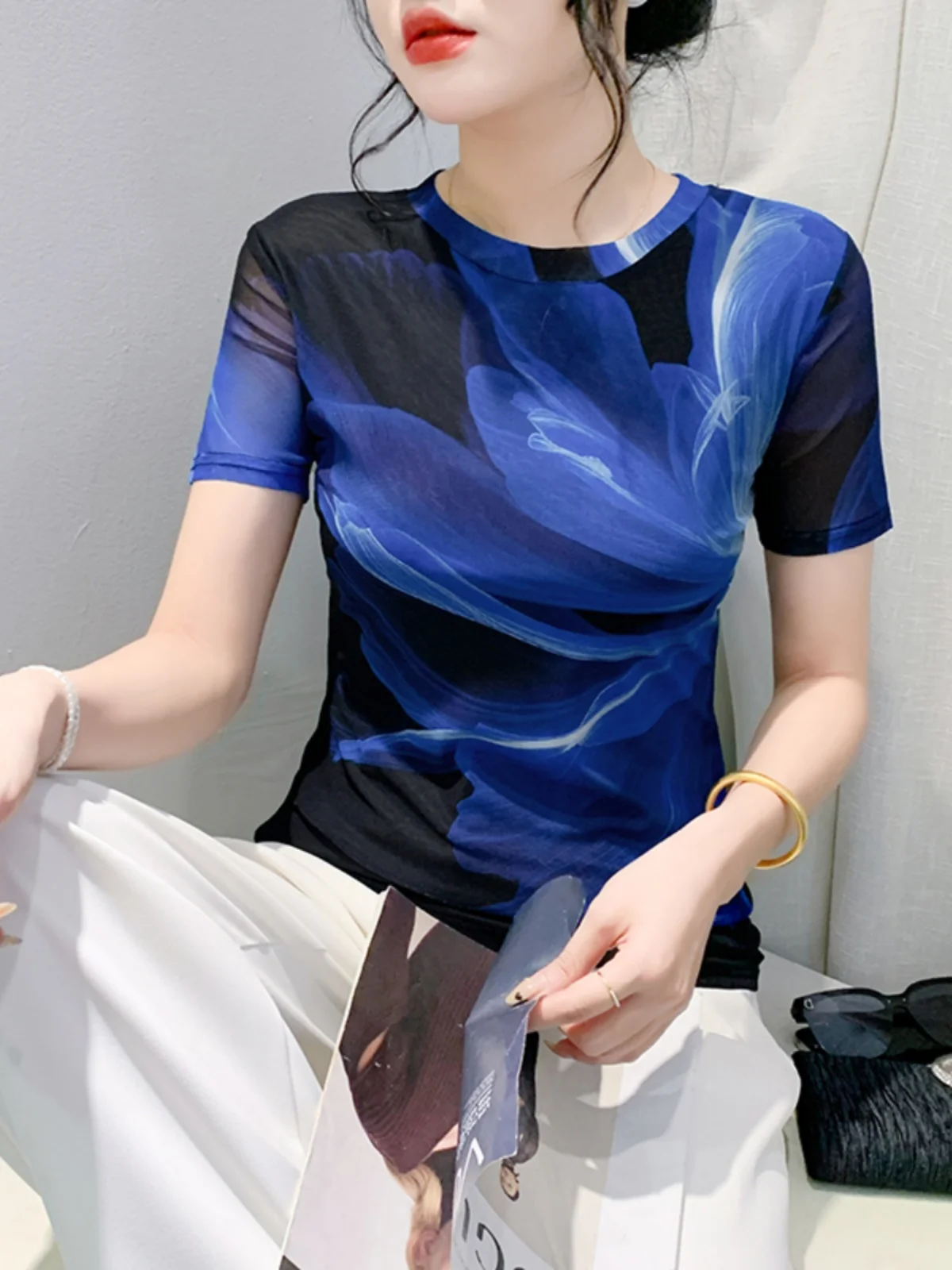 Damska koszulka z nadrukiem tie-dye, letnia, dopasowana, modna, wyszczuplająca, w stylu streetwear, z okrągłym dekoltem, codzienna bluzka.