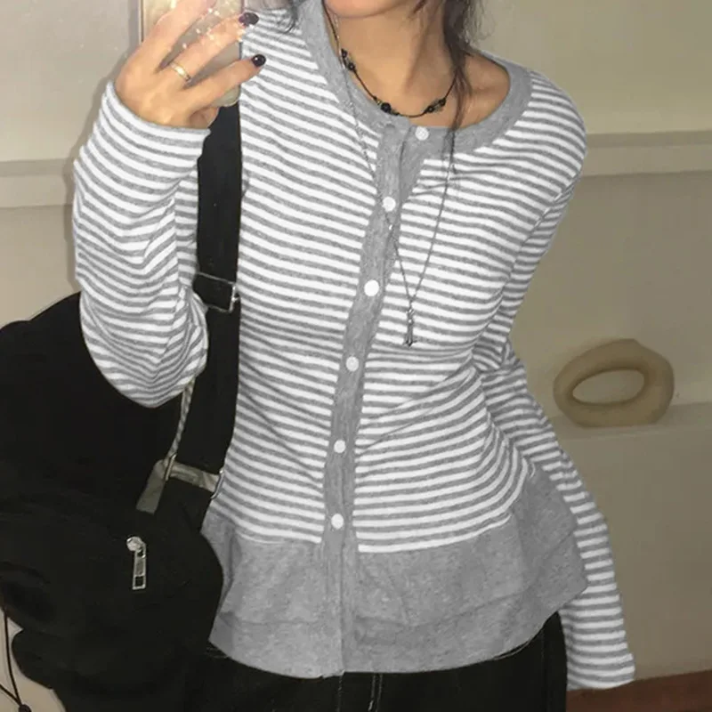 

Осень 202, новый модный трикотаж в контрастную полоску, простой кардиган с подолом торта, осенняя футболка