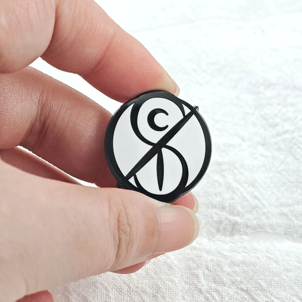 Kpop Dreamcatcher Enamel Pin O - đánh giá và giá Modern Korean Lifestyle