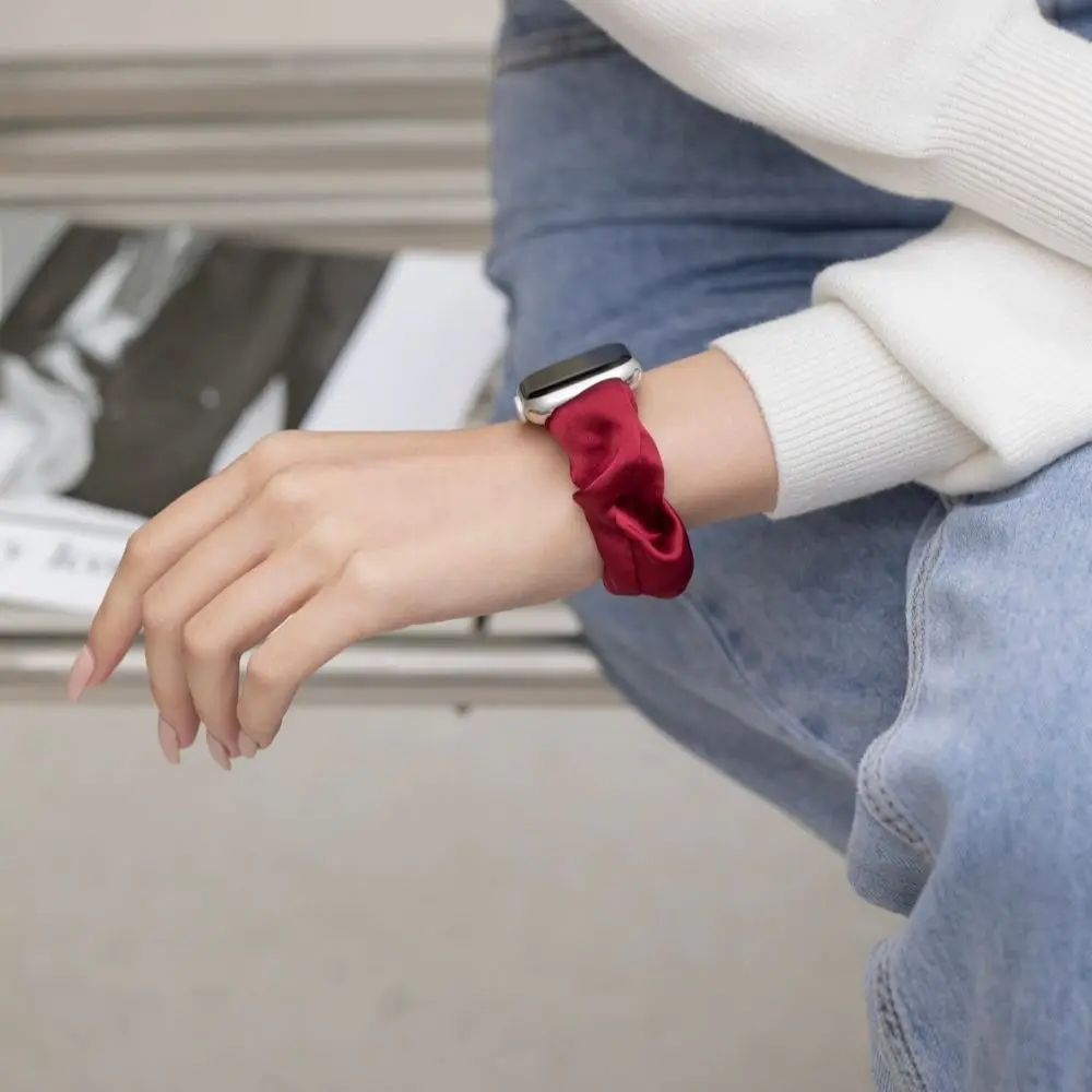 سوار ساعة العلامة التجارية الجديدة حزام ساعة اليد لساعة أبل المرأة حزام الأمعاء الغليظة الصغيرة مع ربطة شعر ل iwatch 1/2/3/4/5/6/7